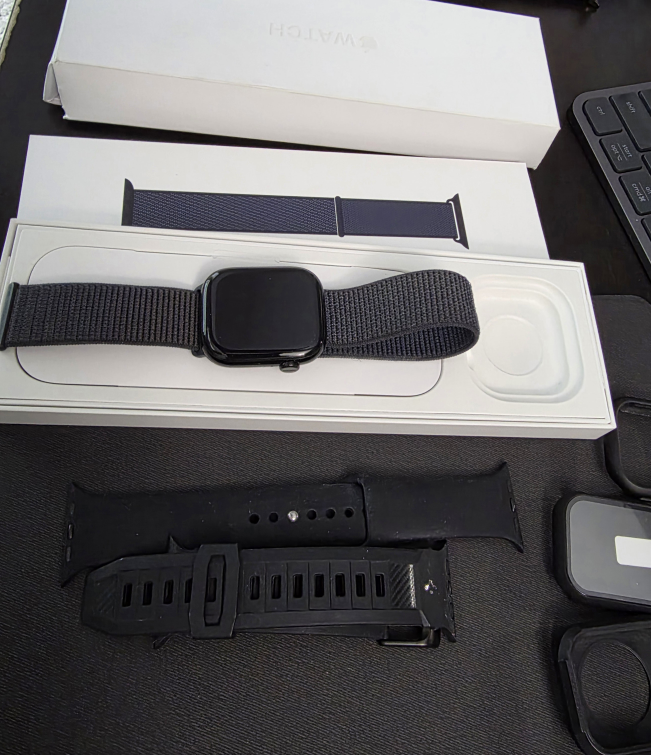 Apple Watch Series 10 (46mm) – Black – Like New + Warranty - photo 3