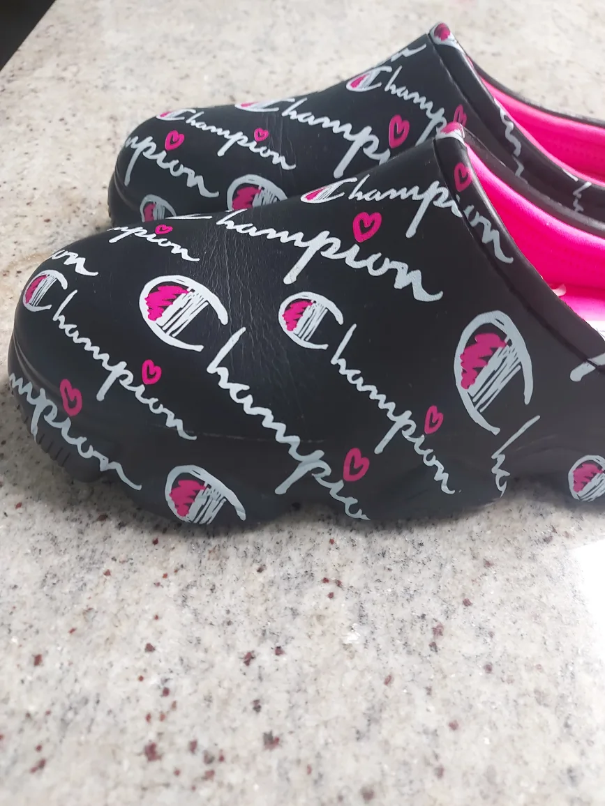 Champion Clogs - Size 9.5 image indicator(2)