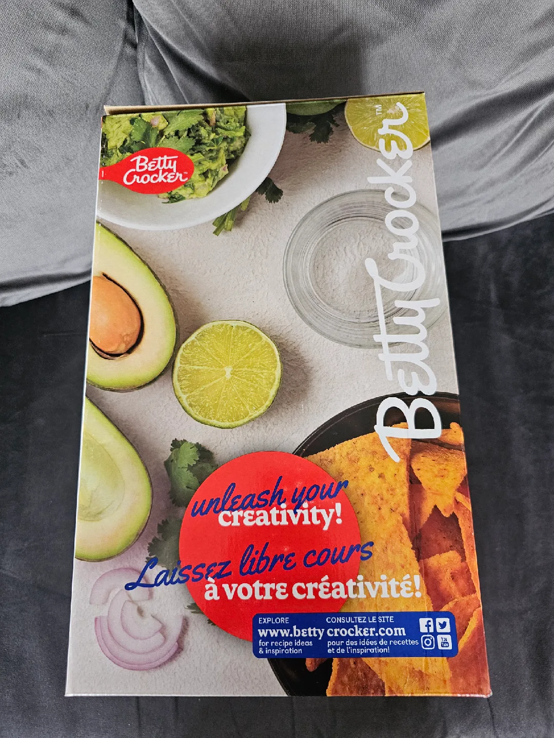 Betty Crocker 8-Cup/2.0 L Food Processor, 500 Watts FAST PICK-UP image indicator(2)