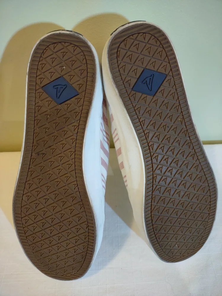 Sperry Women's Seacycle Crest Vibe Striped Rose Sneaker Size 9.5 image indicator(8)