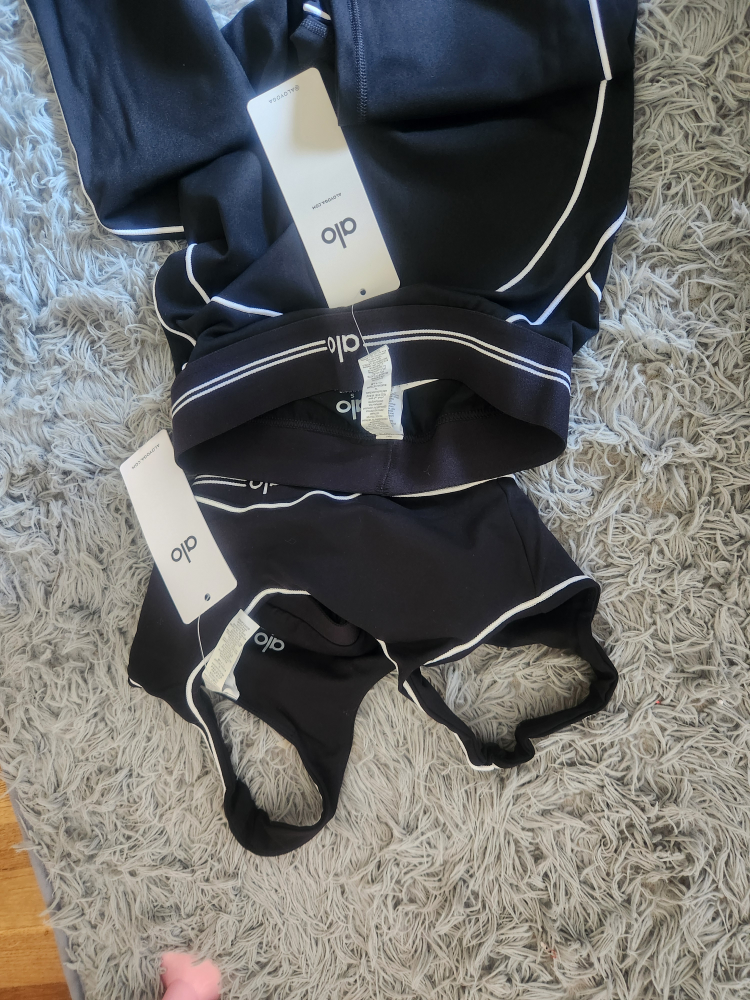 New Alo Yoga Black & White Set - photo 5
