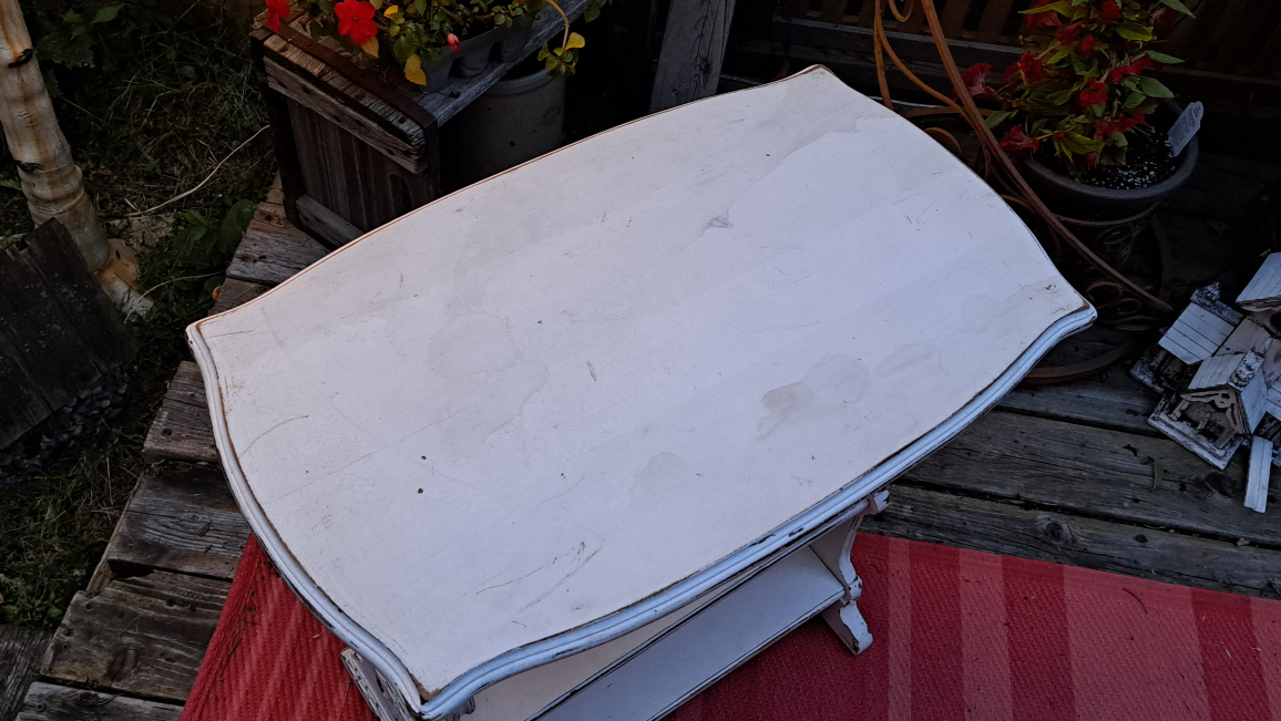 White Antique Style Side Table - photo 3