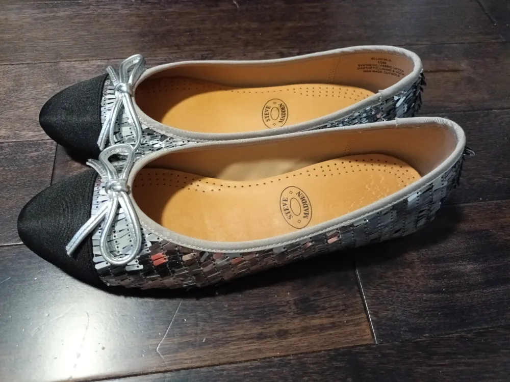 Steve Madden Silver Flats - Size 10 thumbnail