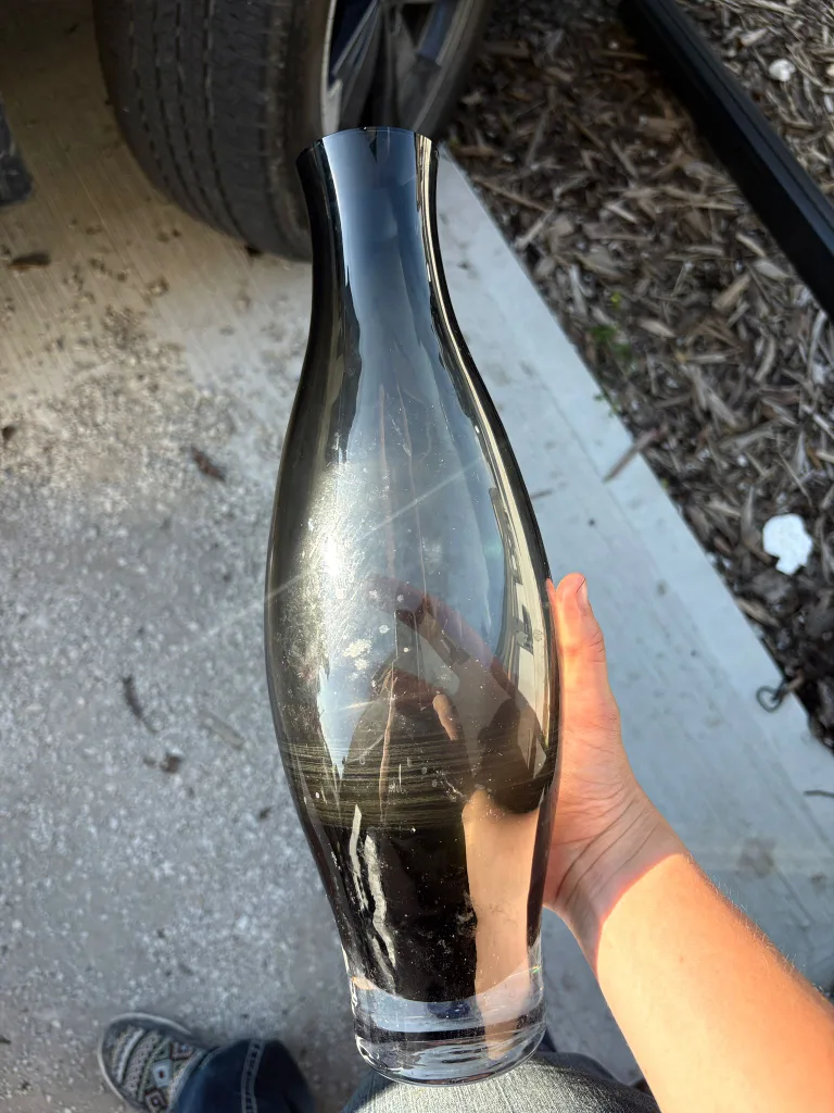 Black Glass Vase thumbnail