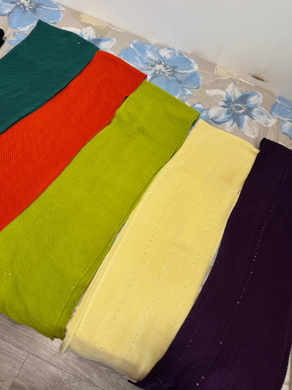 Pleated Scarves - Assorted Colours - photo 3
