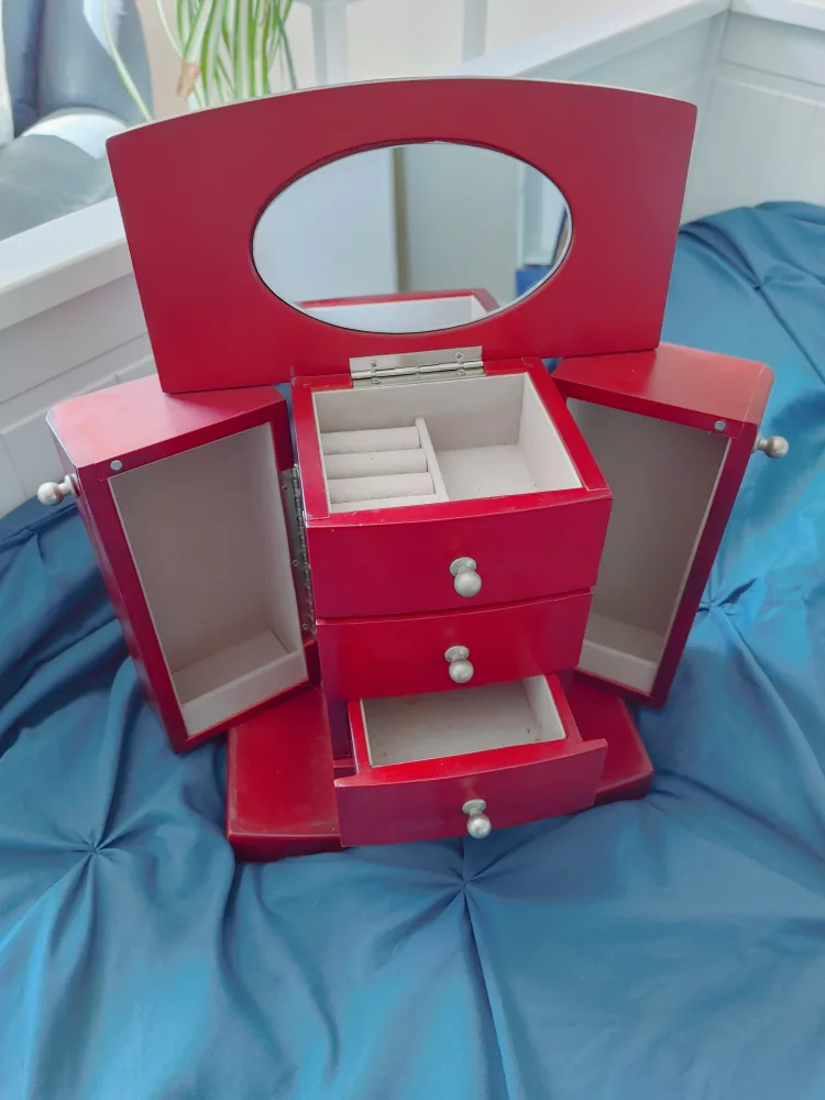 Red Wooden Jewellery Box with Mirror image indicator(2)