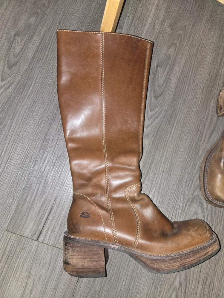 Skechers Brown Leather Platform Boots - Size 6.5 image indicator(7)