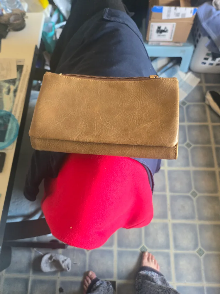 Tan Wallet image indicator(4)