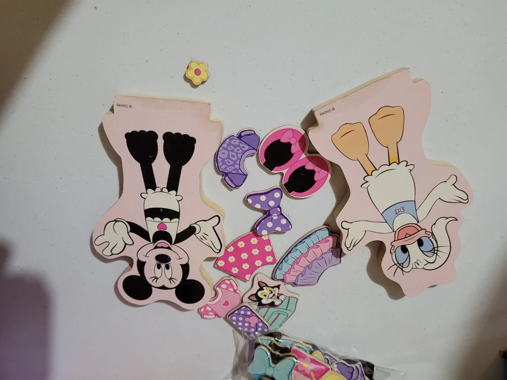 Disney Minnie & Daisy Wooden Magnetic Dress-Up Set thumbnail