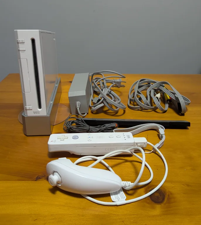 Nintendo Wii Console (RVL-001) with Remote/Nunchuck