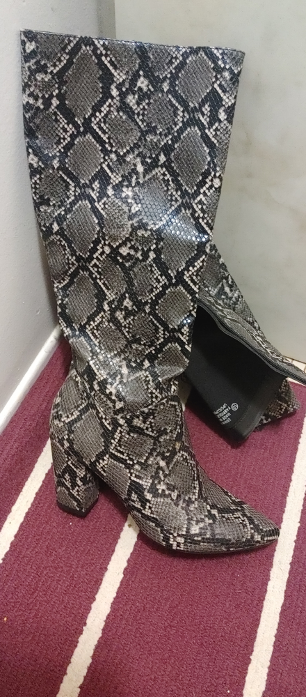Jessica Simpson Snakeskin Knee High Boots Size 9