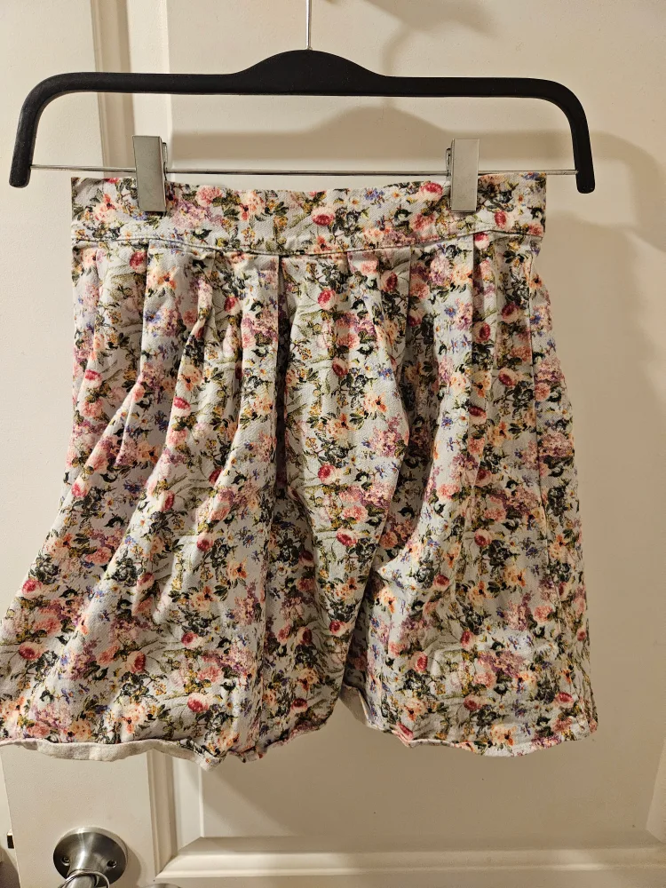 Pull&Bear Floral Skirt - Size S image indicator(2)