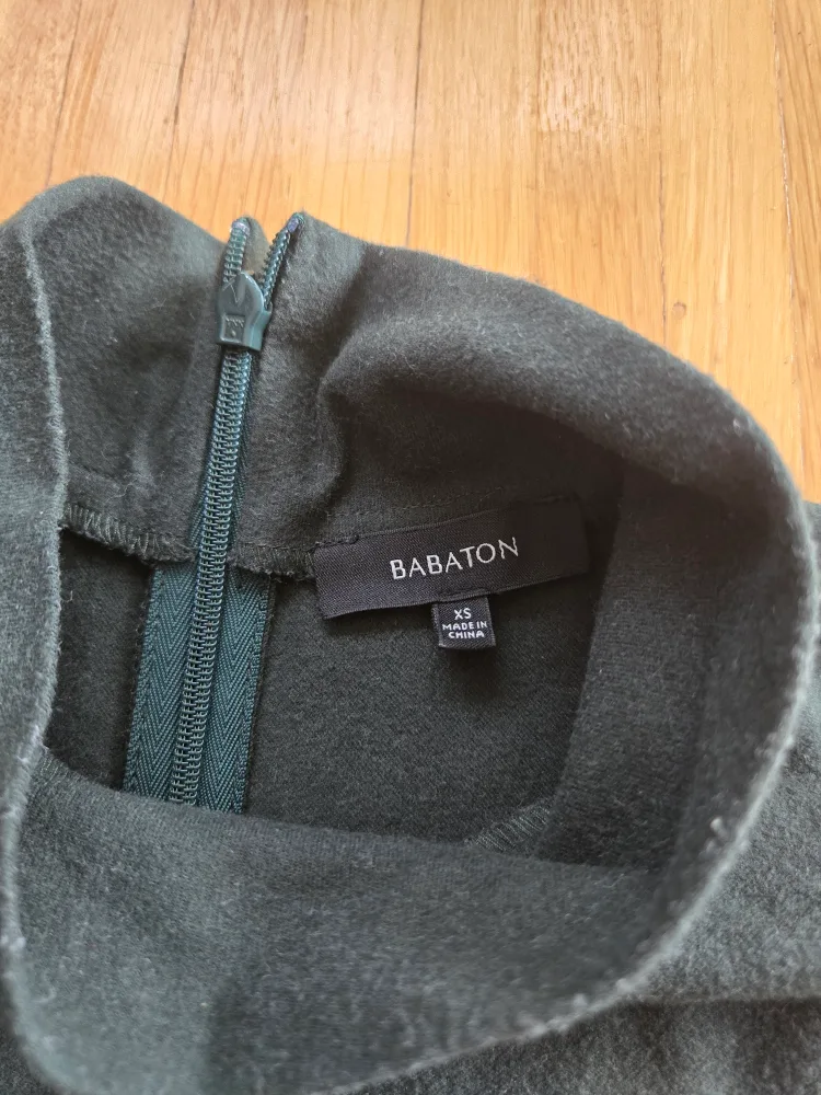 Aritizia Babaton Forest Green XS Mock Neck Top image indicator(2)