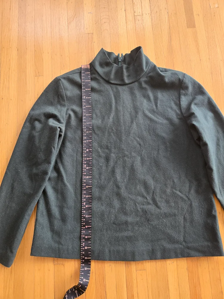 Aritizia Babaton Forest Green XS Mock Neck Top image indicator(3)