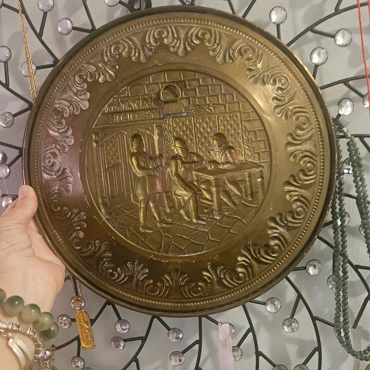 VTG Brass England  Colonia Tavern  Scene. image indicator(3)