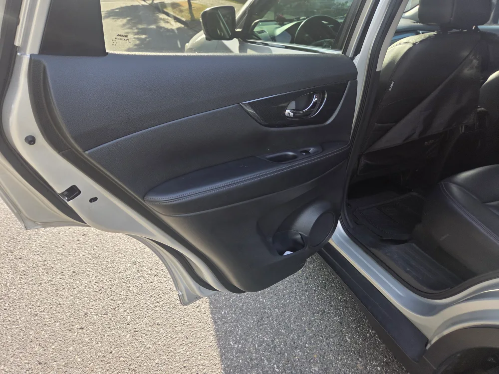 Nissan Rogue SUV - Silver image indicator(8)