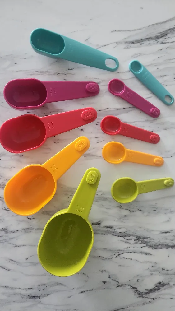 Mixing spoons, measuring cups + spoons thumbnail
