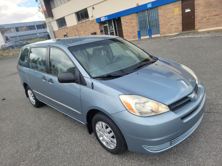 2005 Toyota Sienna Minivan/Clean title - photo 4