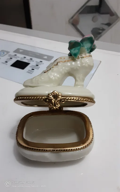 Porcelain Shoe Trinket Box image indicator(2)