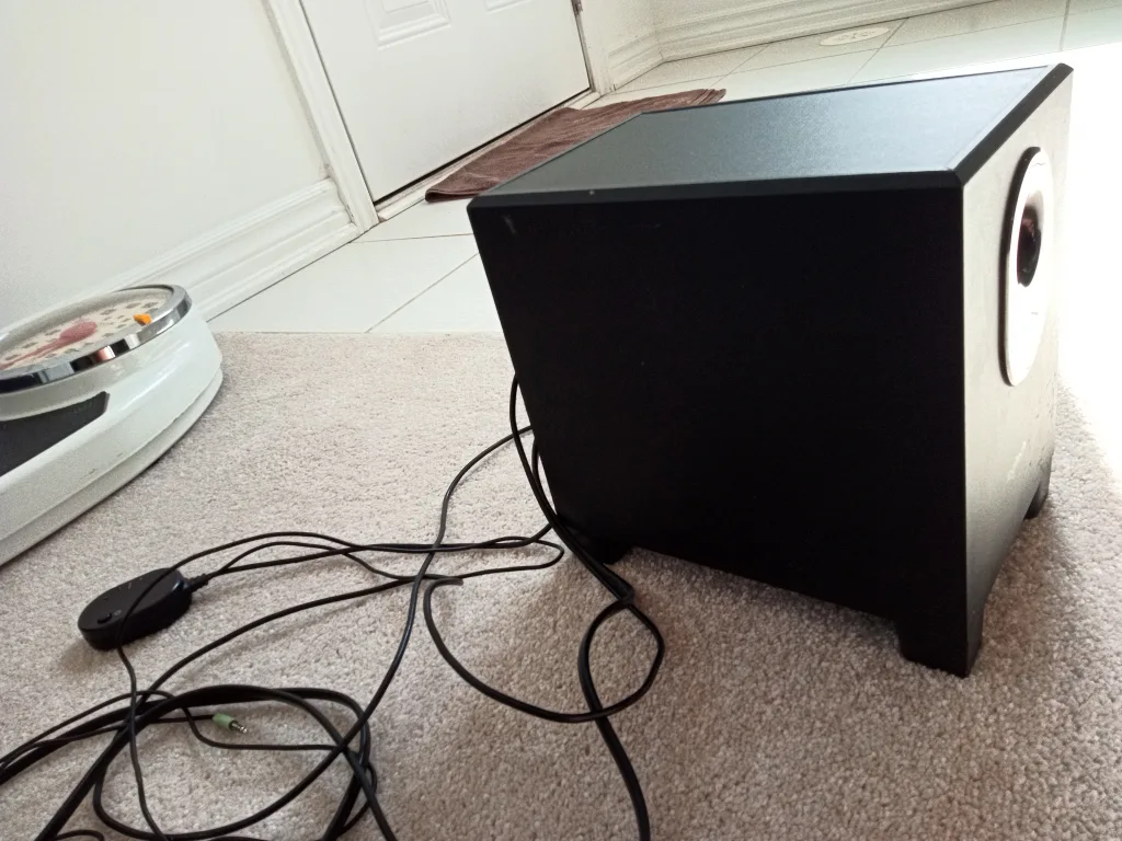 Logitech Z313 Subwoofer Speaker System image indicator(2)