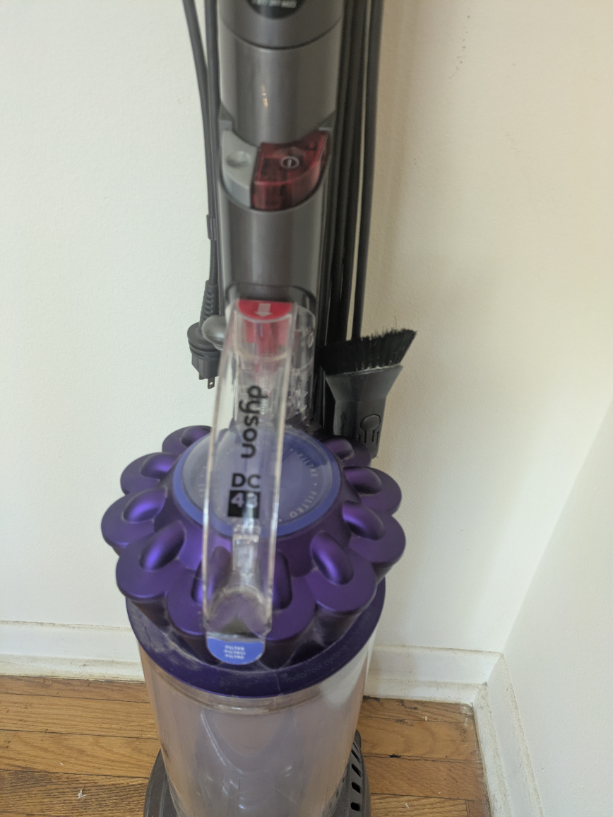 Dyson DC43 Vacuum Cleaner - photo 2