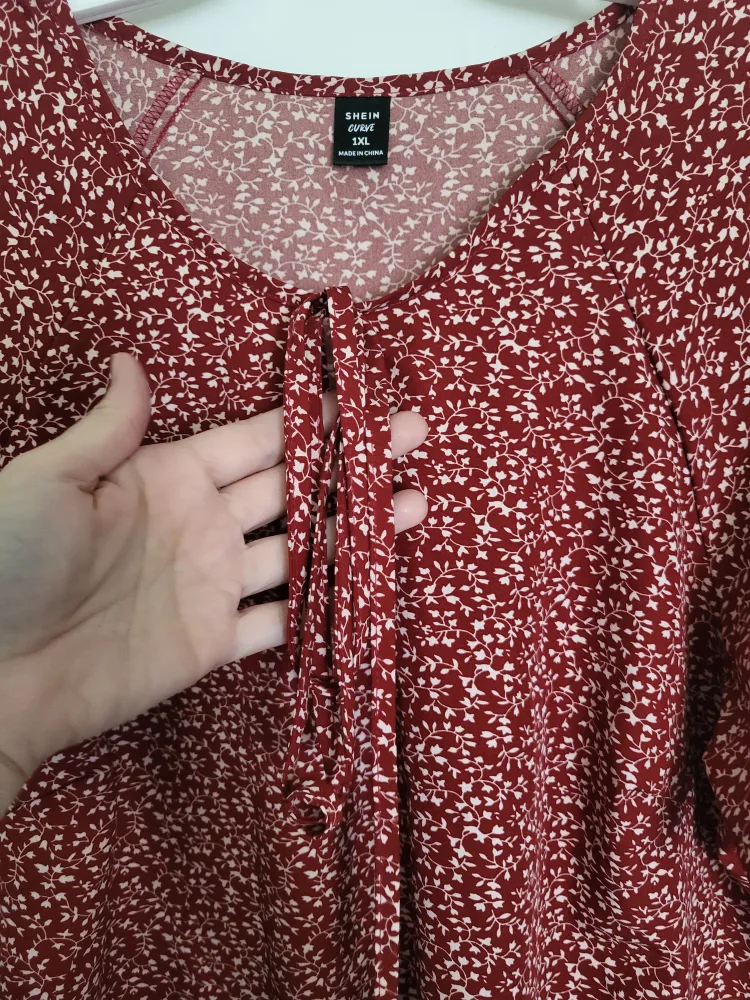 Shein Curve blouse size 1XL image indicator(2)