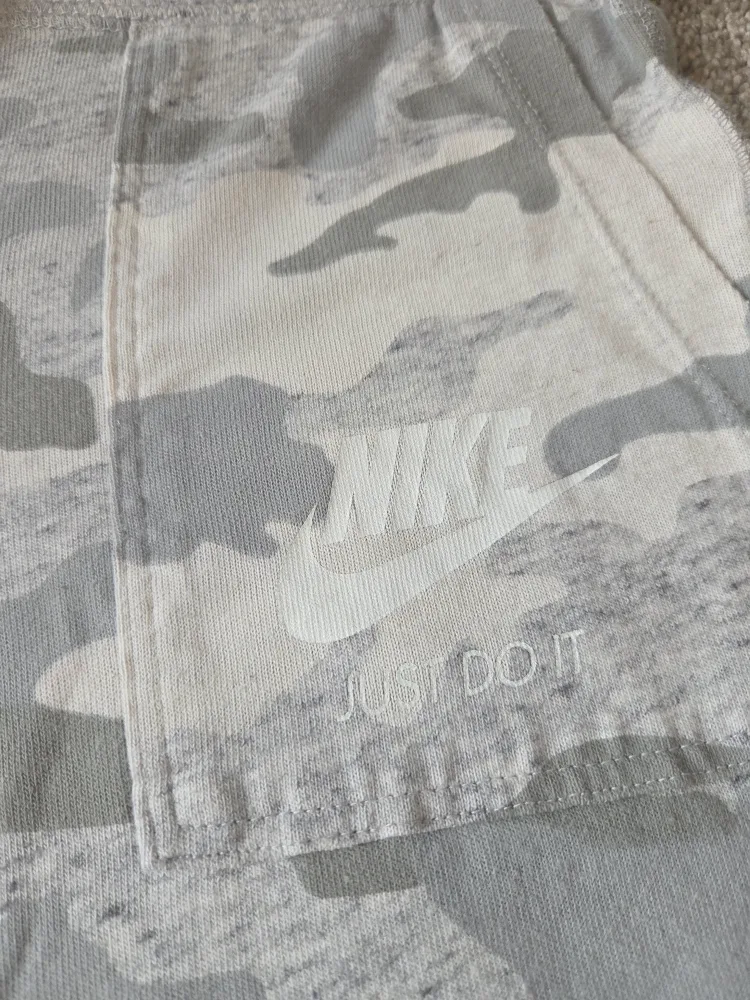 Nike Camo Joggers - Size L image indicator(2)