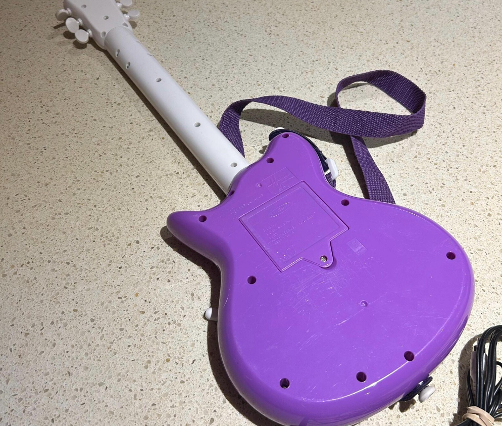 Hannah Montana Secret Star Plug & Play Electric Guitar Game - photo 2