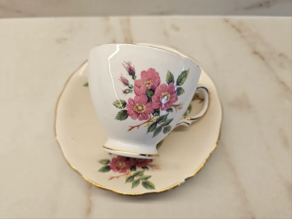 Royal Vale Bone China Tea Cup & Saucer thumbnail