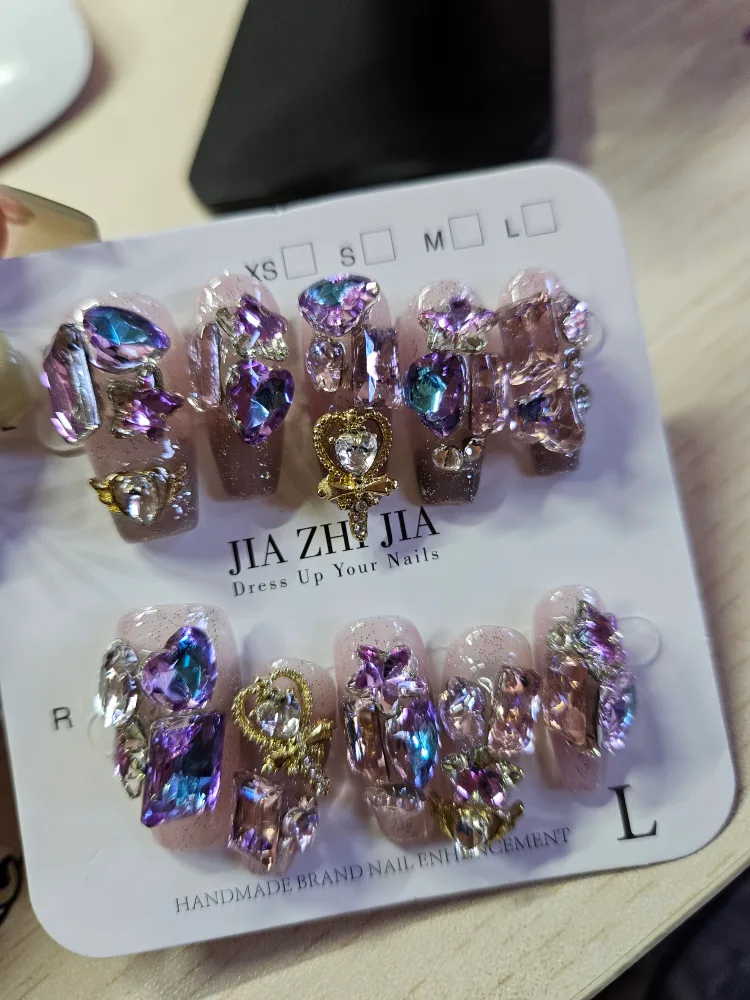 Jia Zhi Jia Press-On Nails thumbnail
