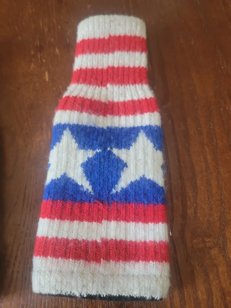 2 Knitted Stretchable Beer Bottle Cozys image indicator(3)