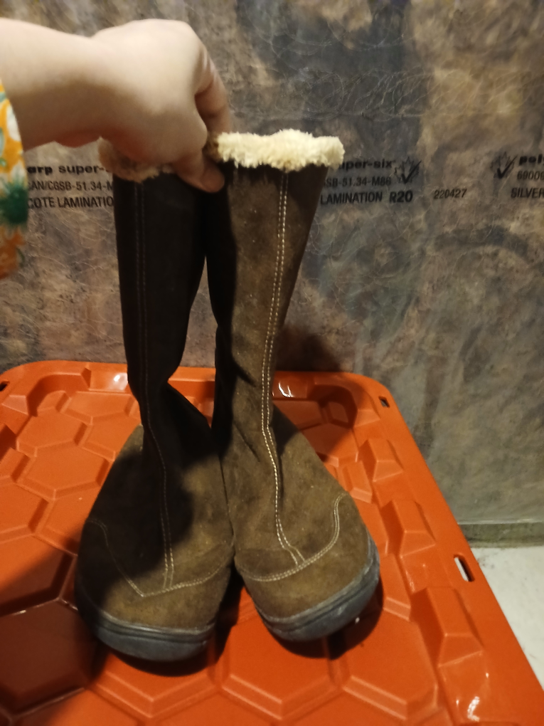 Cougar Brown Suede Winter Boots - Size 8