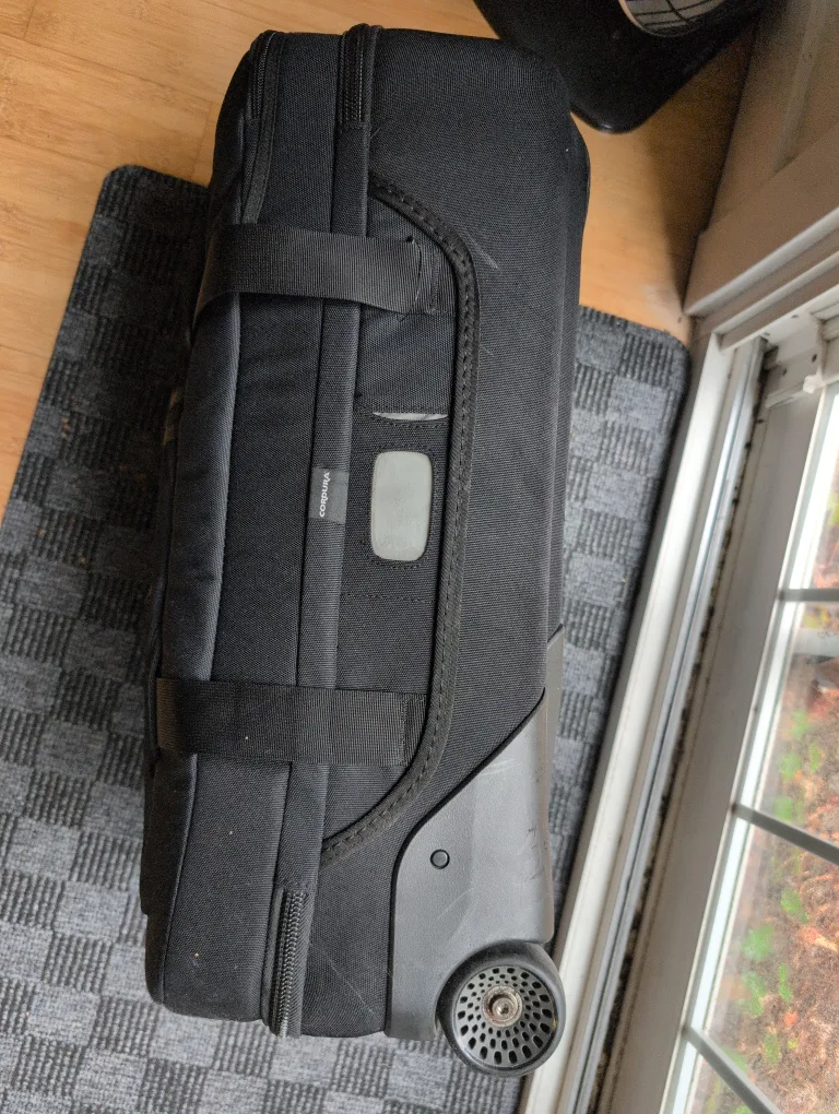 Nike Canada Basketball Wheeled Backpack image indicator(3)