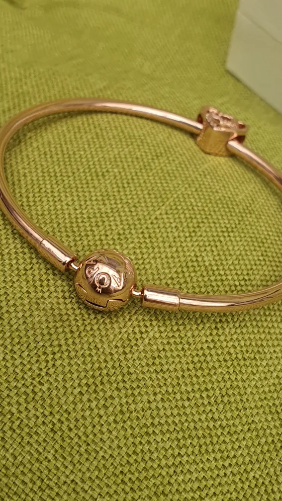Pandora Rose Gold Bangle with Heart Charm image indicator(10)