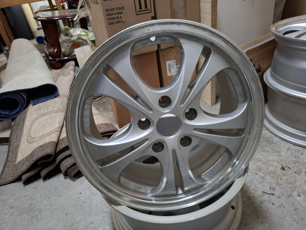 Set of 4 Silver Car Rims - photo 3