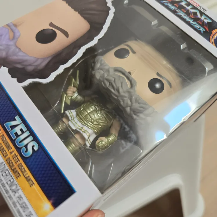 Marvel Thor Zeus Funko Pop #1069 image indicator(7)