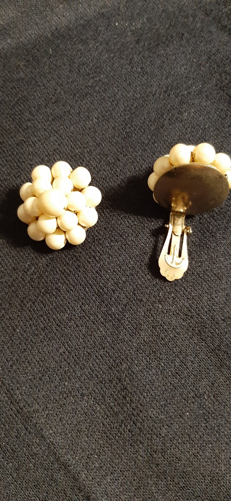 Vintage Cluster Clip-On Earrings. - photo 2