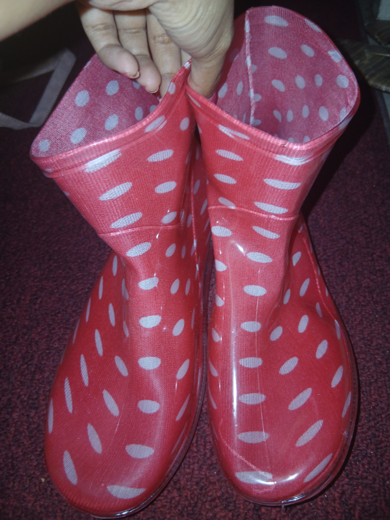 BRAND NEW Hot Pink Polka Dot Rain Boots size 4 - photo 2