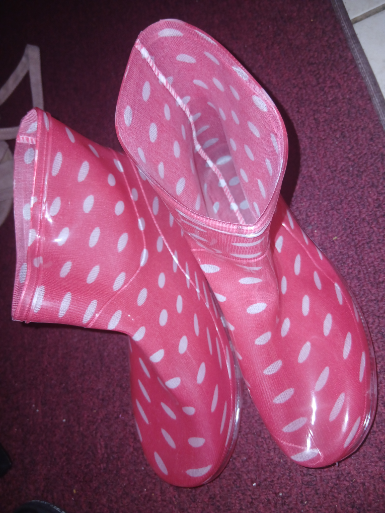 BRAND NEW Hot Pink Polka Dot Rain Boots size 4 - photo 3