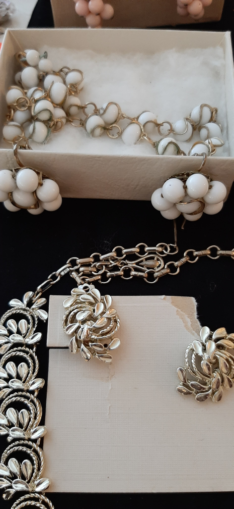 Vintage Necklace with matching clip earring sets $30 per set - photo 4