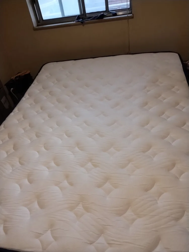 12-Inch Luxury Hybrid Mattress - Queen image indicator(2)