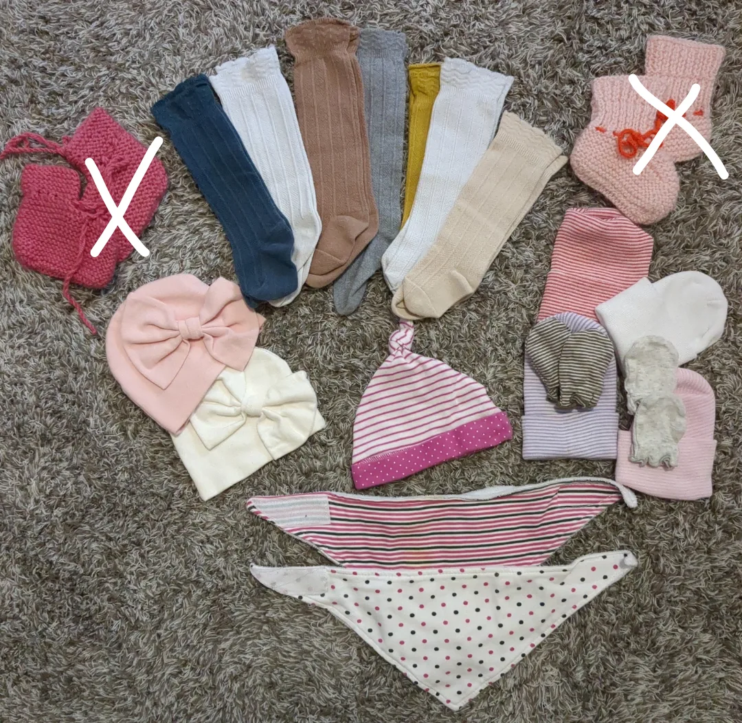 0-3 month Baby Clothes Bundle - Hats, Socks, Booties, Mittens thumbnail