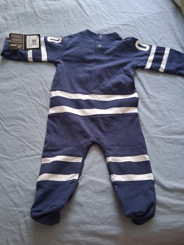 New Toronto Maple Leafs 0-3 Months Onesie image indicator(3)