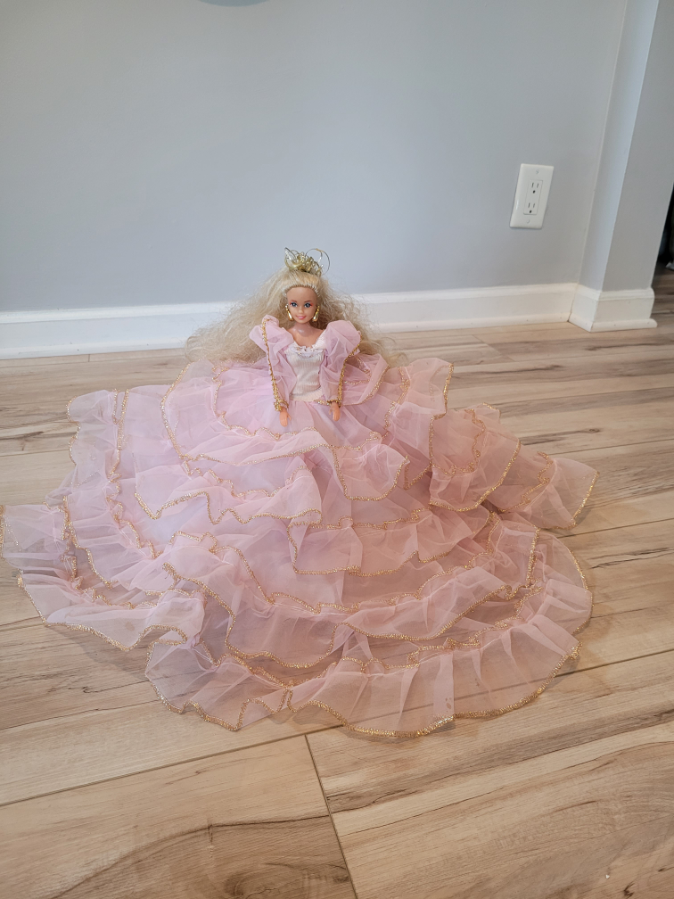 10" Doll in Pink Ruffled Gown - photo 3