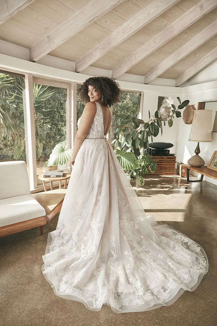 Wedding Dress - Lace Appliqué A-Line Gown - photo 4