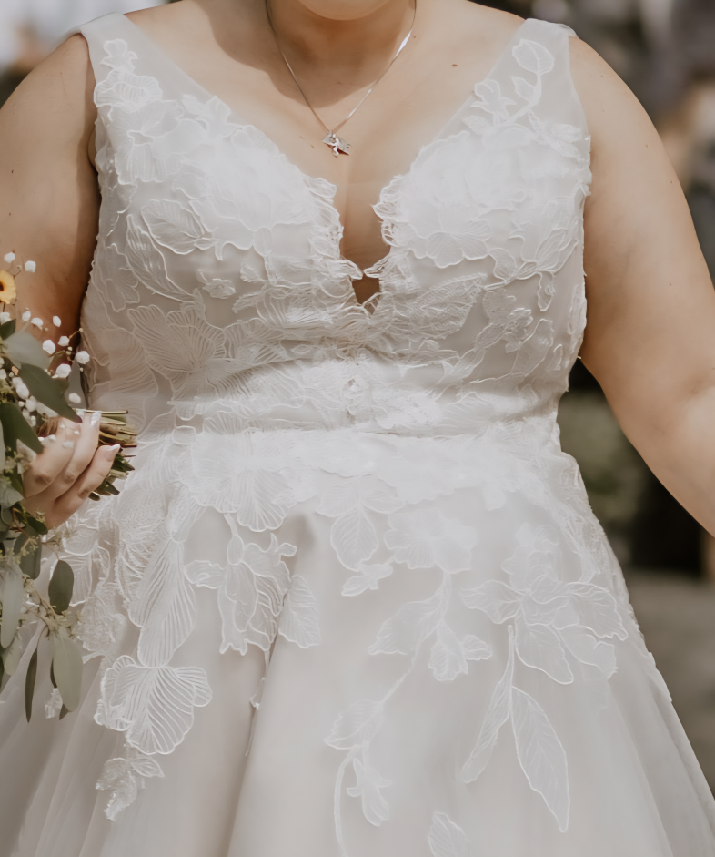 Wedding Dress - Lace Appliqué A-Line Gown - photo 5