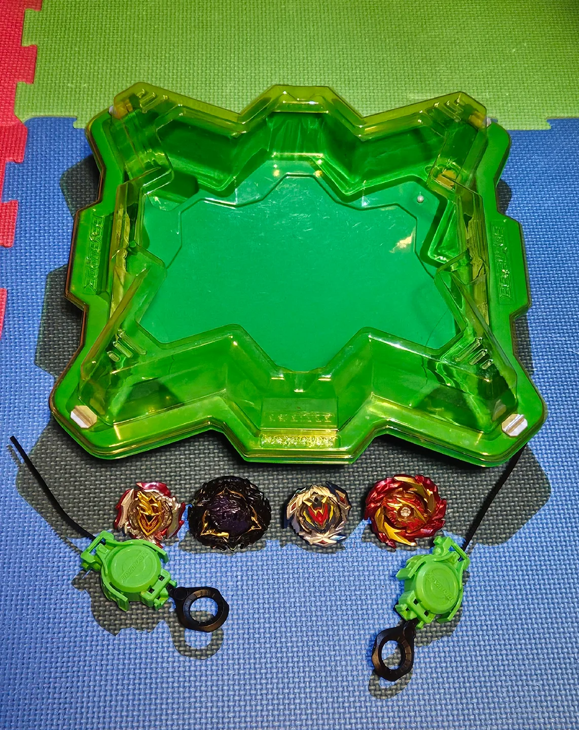Beyblade Stadium & 4 Beyblades thumbnail