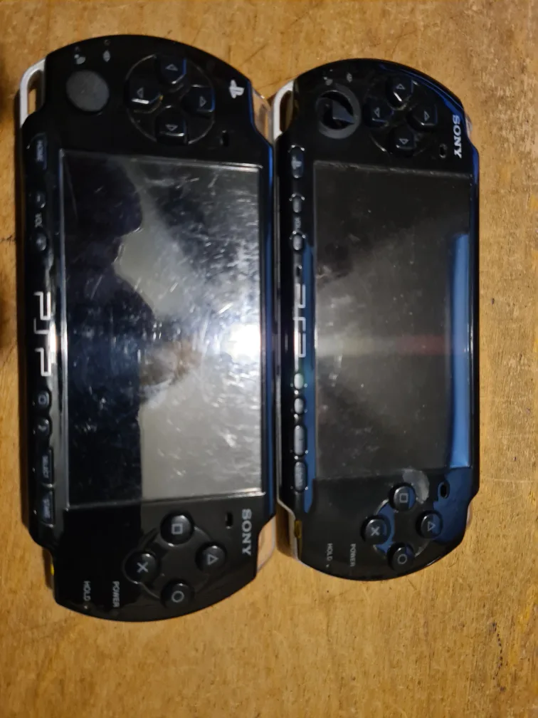 Sony PSP Handheld Consoles - Black image indicator(2)