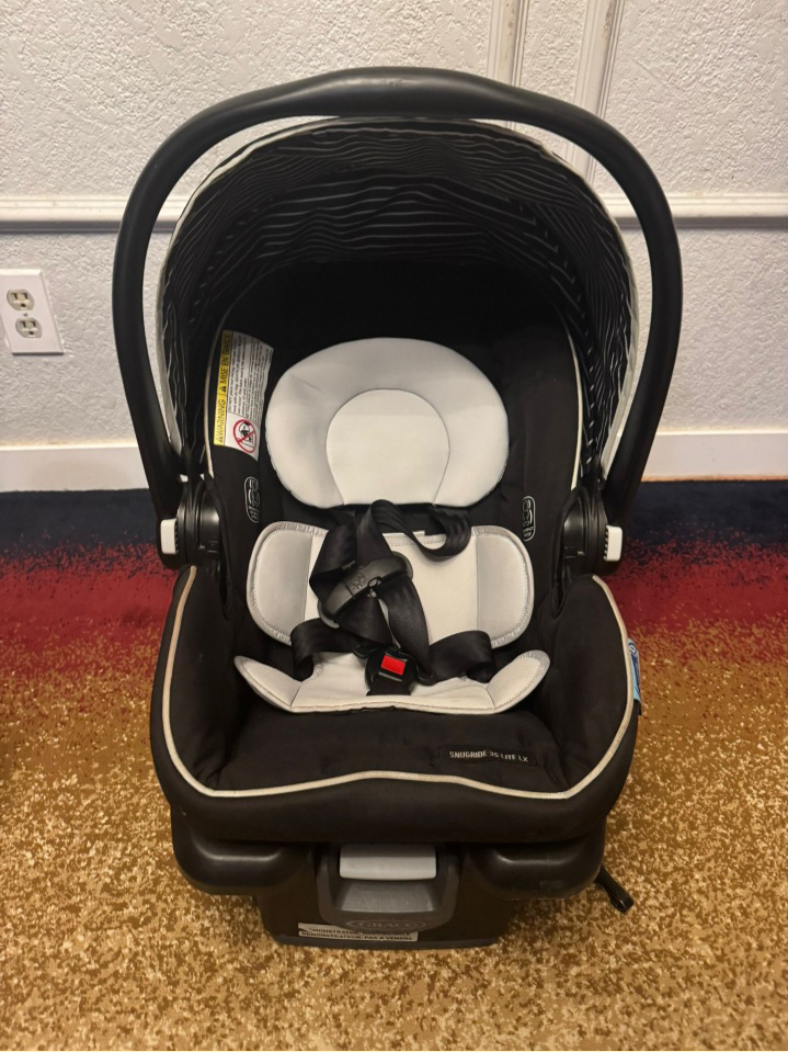 Garco SnugRide SnugLock 35 Infant Car Seat - Like New