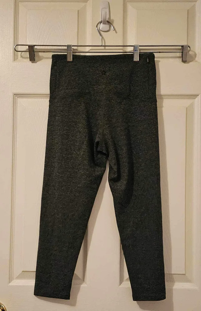 Grey Tuff Veda Women's Cropped Leggings image indicator(2)